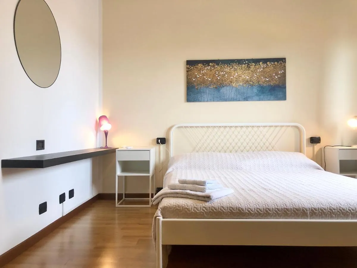 Monica Casa Vacanza 布斯托阿西齐奥 招待所
